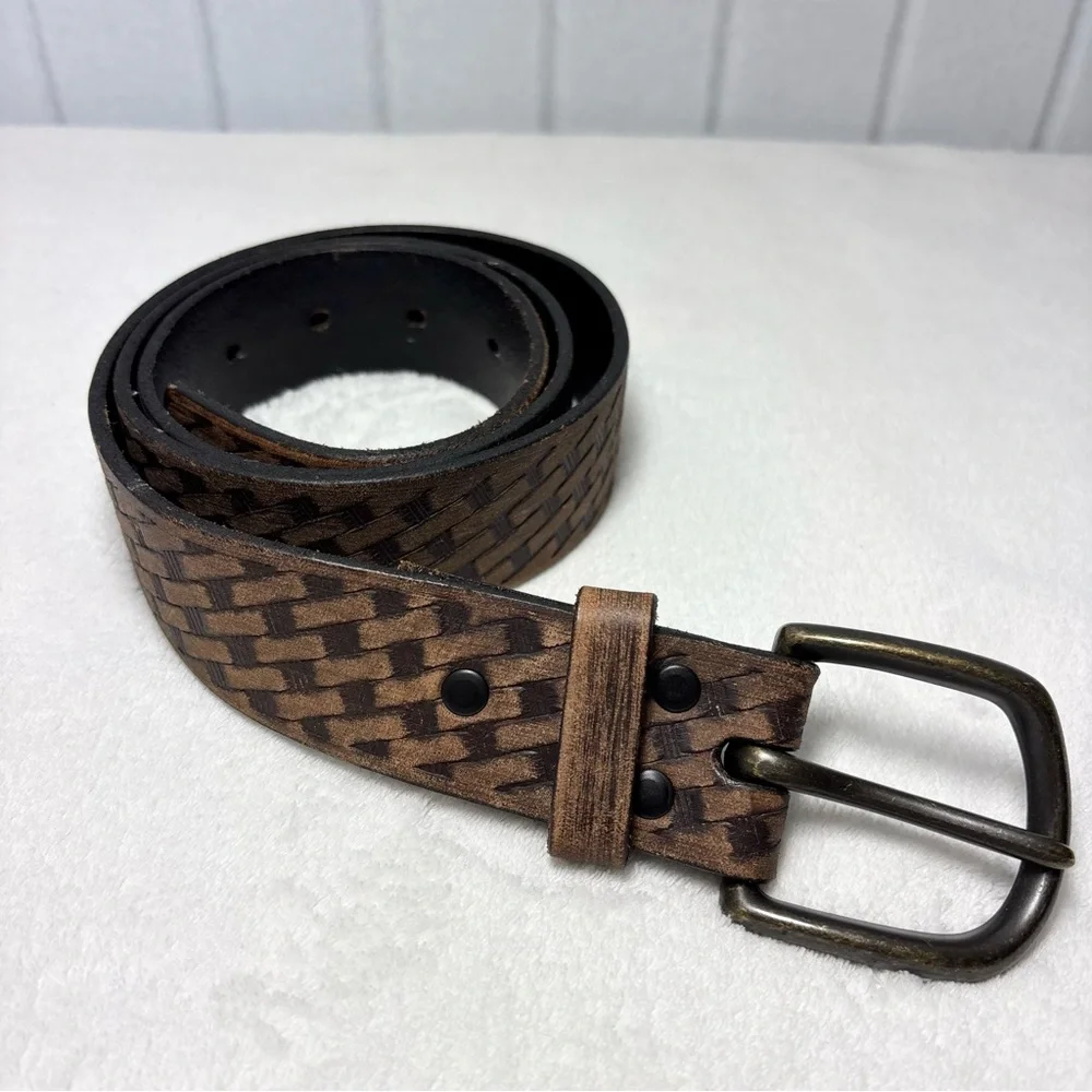 Levi's Dark Brown Leather Belt size‎ M 34-36